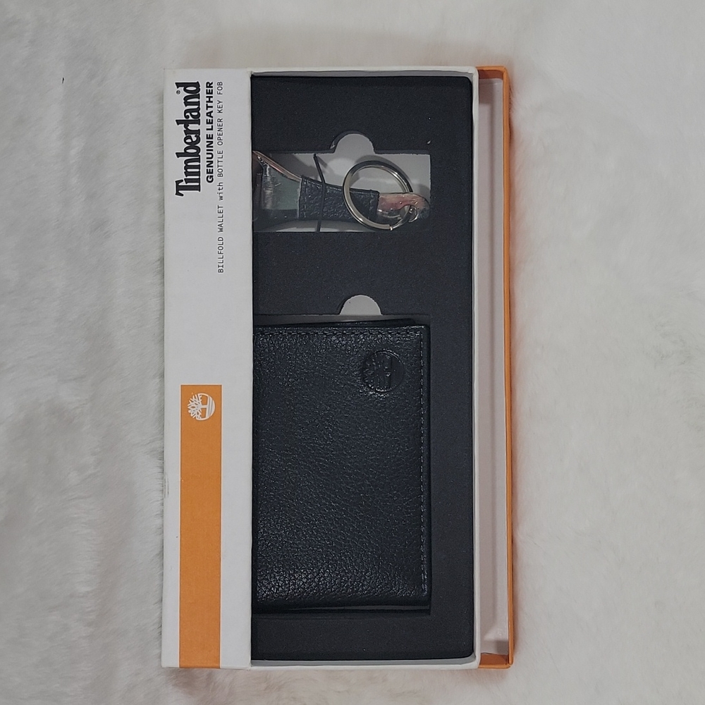 Timberland Gunuie Leather Billfold Wallet with Bottle Key Fob